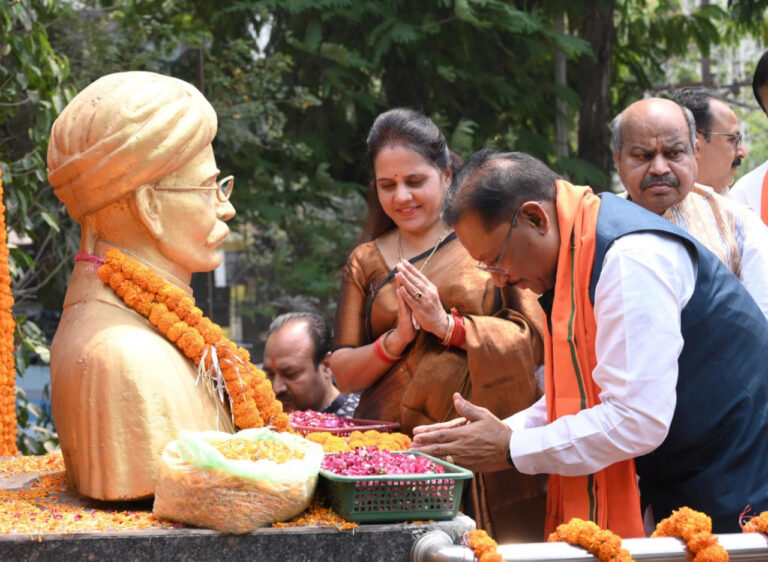 CG News: मुख्यमंत्री विष्णु देव साय ने स्वतंत्रता संग्राम सेनानी मधुसूदन दास की प्रतिमा पर किया माल्यार्पण…