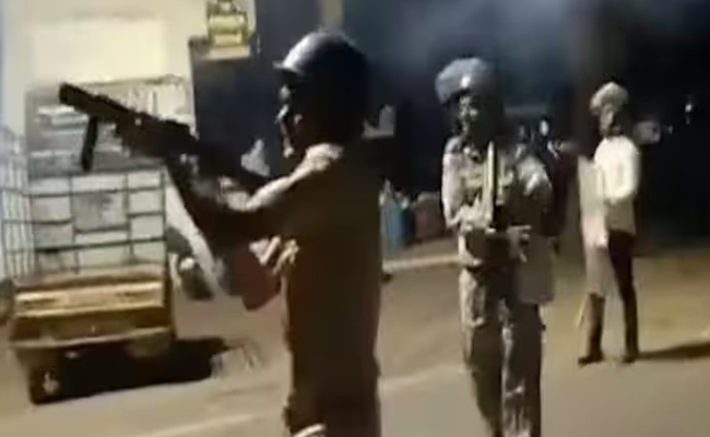 नासिक में अवैध दरगाह गिराने पहुंची नगर निगम की टीम पर पथराव, कई पुलिसकर्मी घायल