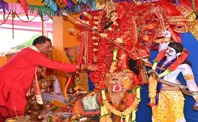 मुख्यमंत्री श्री विष्णु देव साय ने की मां दुर्गा की पूजा अर्चना