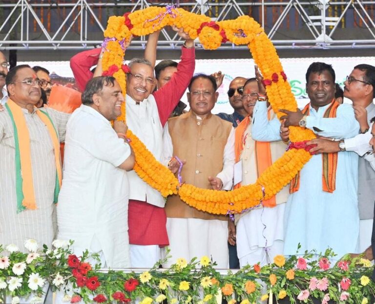 CG News: मुख्यमंत्री विष्णु देव साय कुदरगढ़ महोत्सव के समापन समारोह में हुए शामिल…