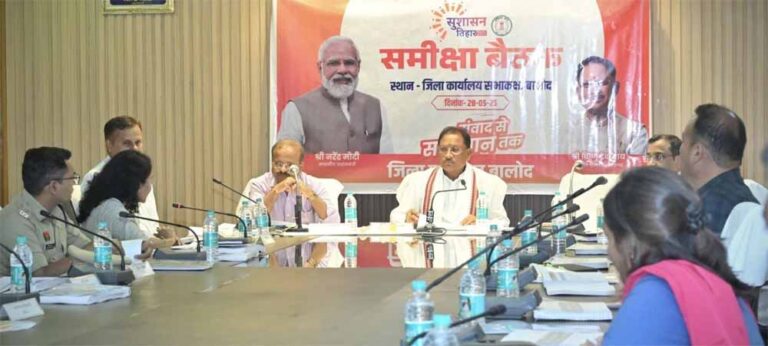 विकसित छत्तीसगढ़ की परिकल्पना साकार करने सभी अधिकारी निष्ठा एवं प्रतिबद्धता से करें कार्य: मुख्यमंत्री साय