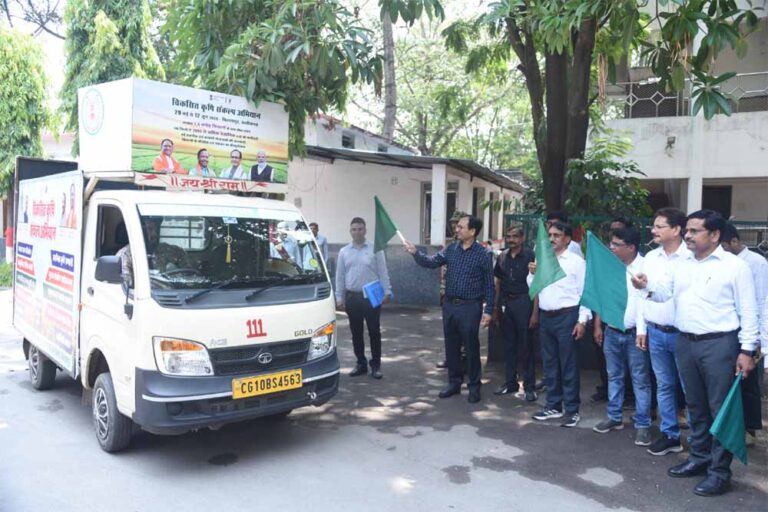 कलेक्टर ने कृषि संकल्प अभियान प्रचार रथ को दिखाई हरी झंडी