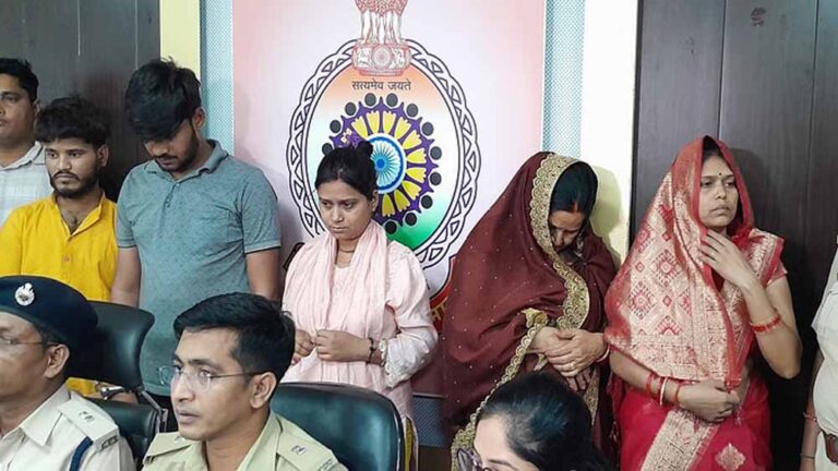 बिलासपुर में खरीदार बनकर नकली सोना थमाकर असली सोना की ठगी करेने वाले तीन महिला समेत पांच पकड़े गए