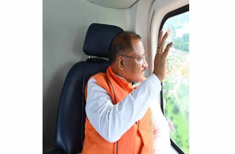 बलौदाबाजार जिले के बलदाकछार पहुंचा सीएम साय का हेलीकॉप्टर