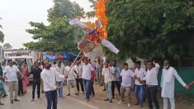 कर्नल सोफिया के खिलाफ आपत्तिजनक टिप्पणी के मामले में कांग्रेस ने किया मंत्री विजय शाह का पुतला दहन