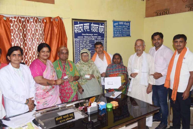 बोदरी में समाधान शिविर बना बुजुर्गों के लिए वरदान, वय वंदन योजना के तहत मिली 5 लाख तक की स्वास्थ्य सुरक्षा