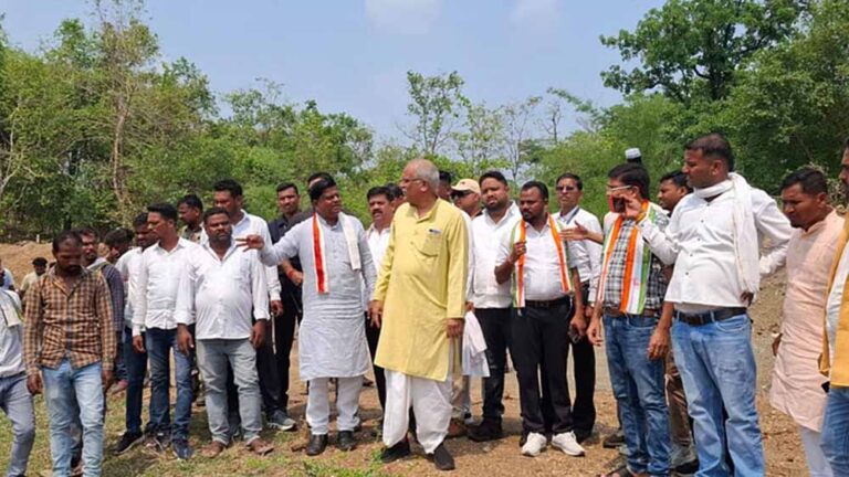 खदानों को निजी हाथों में सौंपकर आदिवासियों की जमीन और संसाधनों की लूट रही बीजेपी  : पूर्व सीएम बघेल