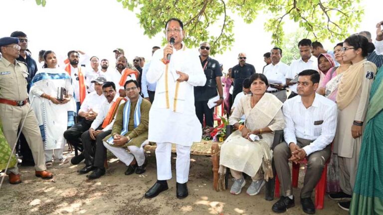 काम करो या सस्पेंड होने के लिए तैयार रहो, सीएम साय ने लगाई पीएचई के सब इंजीनियर को फटकार