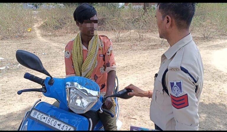 बिजुरी पुलिस की 20 लीटर कच्ची महुआ शराब के साथ प्लेजर स्कूटी जप्ती कर अवैध शराब पर कार्यवाही