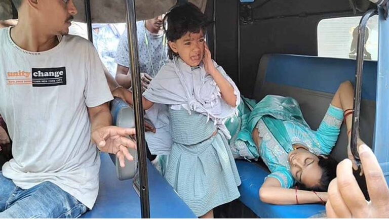 कोयले से भरा ट्रेलर वाहन की चपेट में आकर एक स्कूटी सवार महिला गंभीर रूप से घायल, बाल-बाल बची पांच साल की बेटी