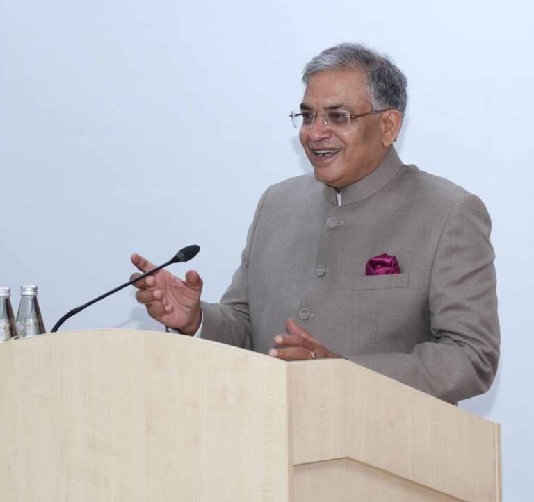 मतदान केंद्रों पर मतदाताओं के लिए मोबाइल जमा करने की सुविधा प्रदान करेगा निर्वाचन आयोग