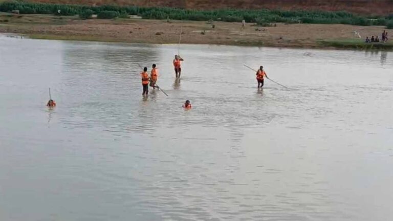 एनीकट में नहाने गए दो बच्चे डूबे, रेस्क्यू ऑपरेशन जारी