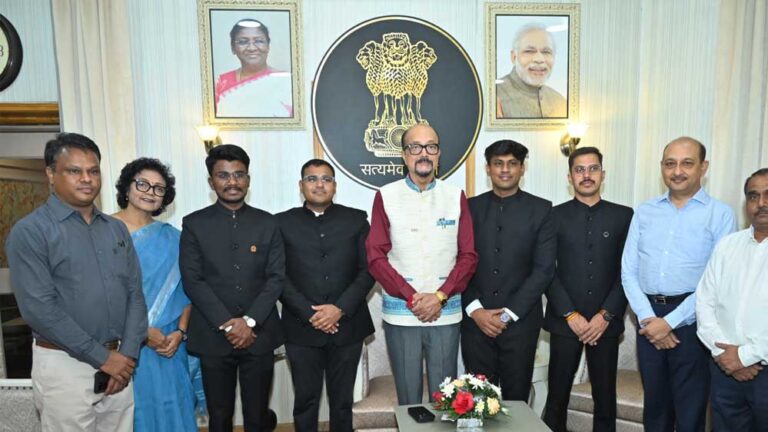 रायपुर : मानवीय संवेदनाओं के साथ कार्य करें – श्री डेका