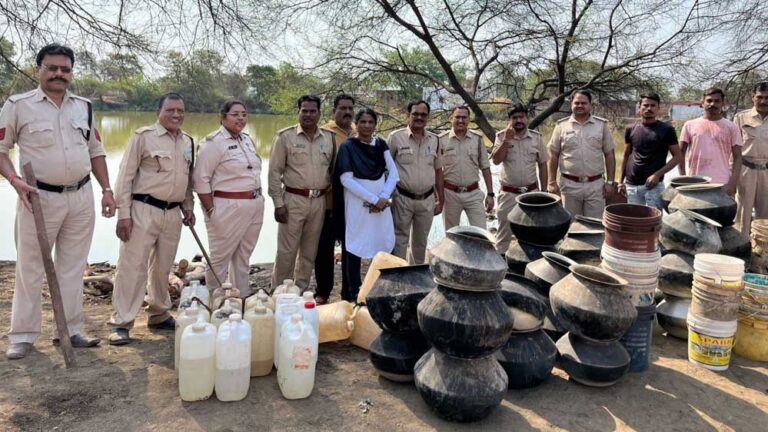 दुर्ग जिले में 200 लीटर महुआ शराब और 4,000 किलो लाहन जब्त