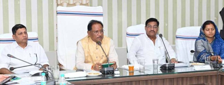 सीएम साय की अध्यक्षता में समीक्षा बैठक, बोले – जनहित के कामों में लापरवाही बर्दाश्त नहीं होगी