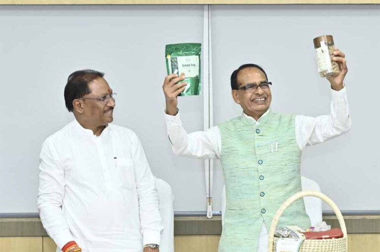 छग की संस्कृति, स्वाद और स्वावलंबन की सोंधी महक से सजी जशप्योर ब्रांड के उत्पादों की केंद्रीय कृषि मंत्री चौहान ने की सराहना छग की संस्कृति, स्वाद और स्वावलंबन की सोंधी महक से सजी जशप्योर ब्रांड के उत्पादों की केंद्रीय कृषि मंत्री चौहान ने की सराहना
