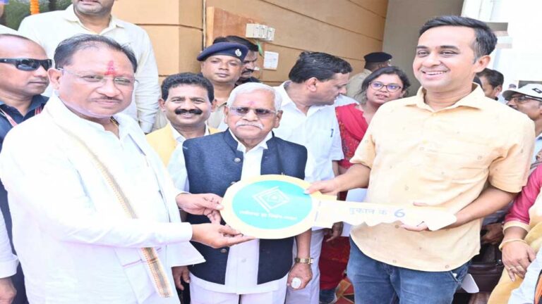 मुख्यमंत्री विष्णु देव साय ने किया अटल विहार योजना अंतर्गत 226 आवासों का लोकार्पण