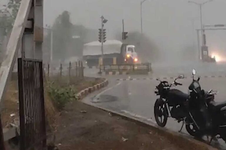 बस्तर-सरगुजा समेत 19 जिलों में ऑरेंज अलर्ट, रायगढ़-रायपुर में तेज हवा चलेगी, बौछारें पड़ेंगी