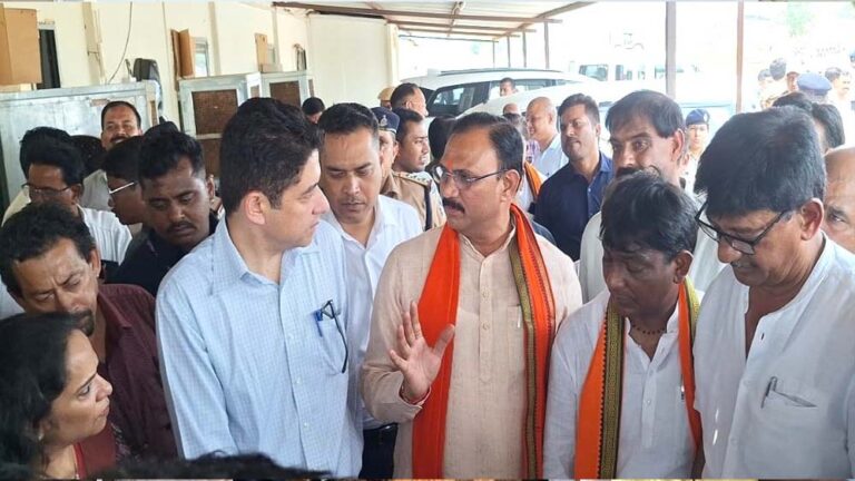 स्वास्थ्य मंत्री  श्याम बिहारी जायसवाल ने महासमुंद में निर्माणाधीन मेडिकल कॉलेज का किया औचक निरीक्षण