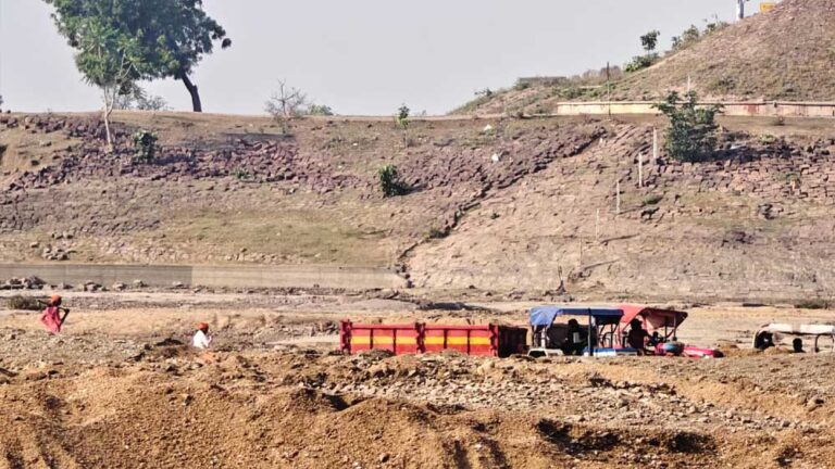 खनिजों के अवैध उत्खनन एवं परिवहन पर 04 ट्रेक्टर जप्त