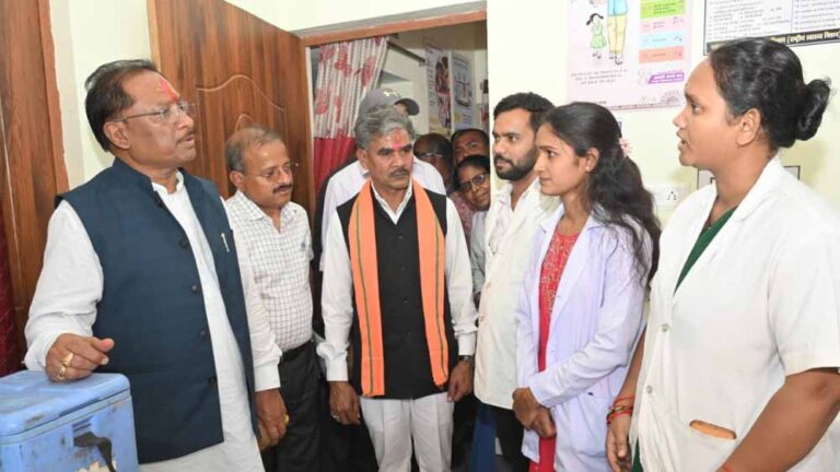 मुख्यमंत्री ने आयुष्मान आरोग्य मंदिर का किया औचक निरीक्षण
