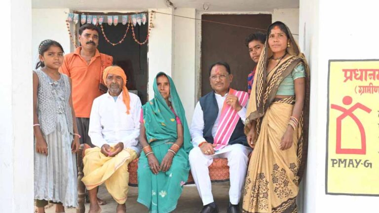 रायपुर : मोर अब्बड़ भाग हे, मुख्यमंत्री मोर घर आए हे: श्रीमती अमरौतीन साहू