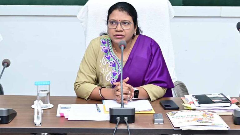 गौरेला पेंड्रा मरवाही : जनदर्शन में प्राप्त आवेदनों की जांच एवं परीक्षण कर तत्काल निराकृत करने कलेक्टर ने दिए निर्देश