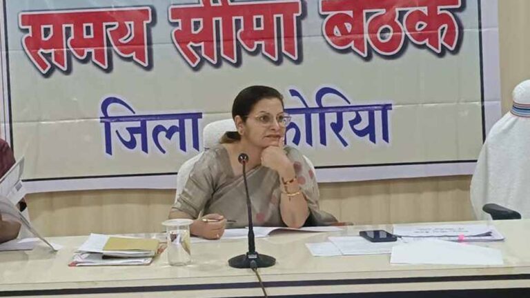 कोरिया : सुशासन तिहार में प्राप्त आवेदनों की कलेक्टर ने की समीक्षा