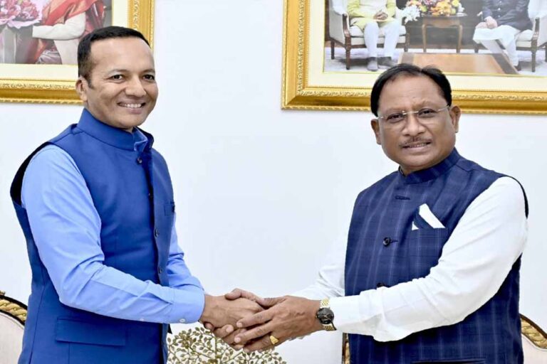 रायपुर : मुख्यमंत्री श्री साय से सांसद श्री नवीन जिंदल ने की सौजन्य मुलाकात