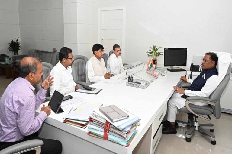 मुख्यमंत्री श्री विष्णुदेव साय ने कर्रेगुट्टा पहाड़ी पर जारी एंटी नक्सल ऑपेरशन का अपडेट लिया