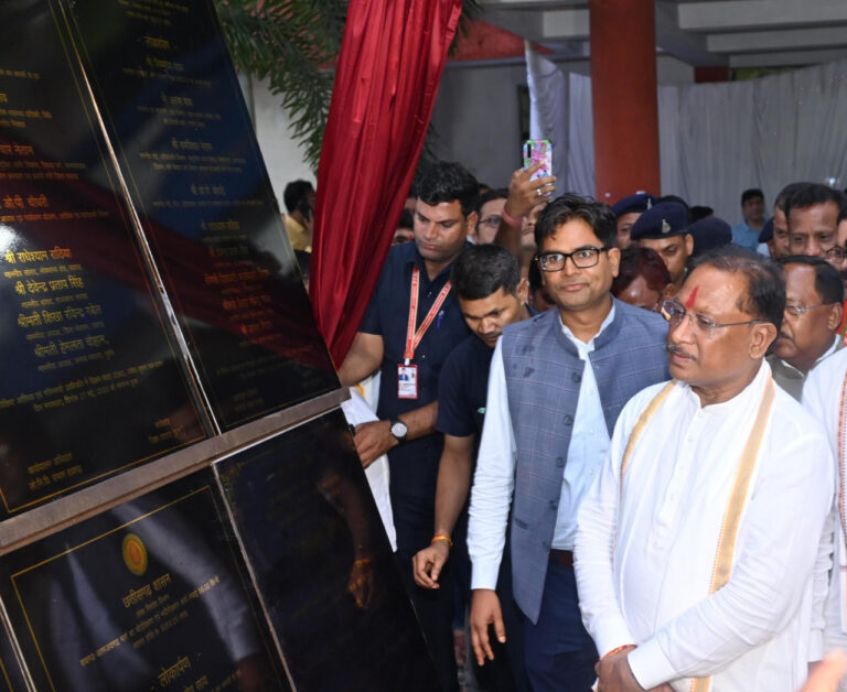 CG NEWS: मुख्यमंत्री विष्णुदेव साय ने रायगढ़ को दी ₹330 करोड़ से अधिक के विकास कार्यों की सौगात, सड़कों और स्पोर्ट्स कॉम्प्लेक्स का किया लोकार्पण-भूमिपूजन….