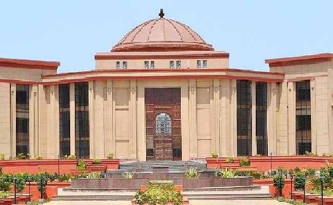 जिला न्यायालय से हुआ अन्याय, हाईकोर्ट ने दिया न्याय, भृत्य को 9 साल बाद फिर से मिलेगी नौकरी जिला न्यायालय से हुआ अन्याय, हाईकोर्ट ने दिया न्याय, भृत्य को 9 साल बाद फिर से मिलेगी नौकरी