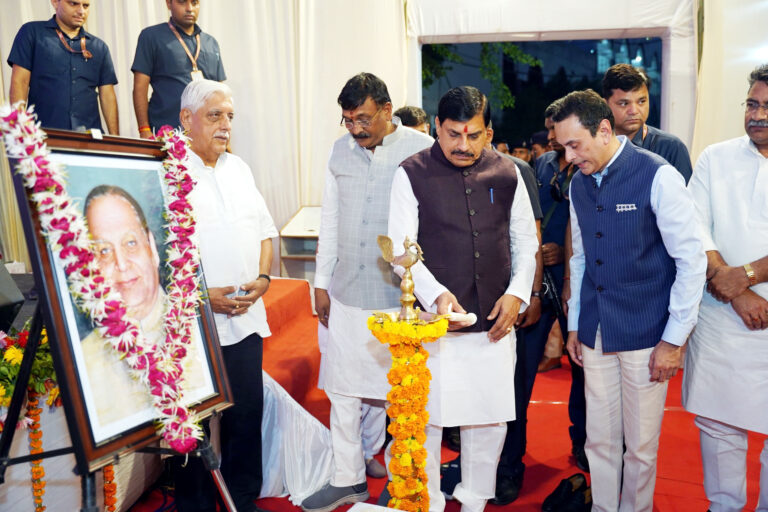 MP NEWS: मुख्यमंत्री डॉ. यादव ने जवाहरलाल दर्डा की कांस्य प्रतिमा का किया अनावरण, स्वास्थ्य और औद्योगिक विकास को बताया प्राथमिकता…