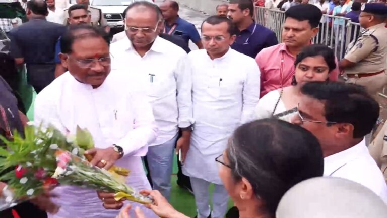 CG News- सुशासन तिहार के तीसरे चरण का समापन: मुख्यमंत्री साय पहुंचे धमतरी जिले के इस गांव में, समाधान शिविर के माध्यम से जनता की समस्याओं पर हुई चर्चा….