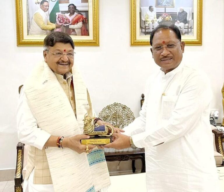 CG News: मुख्यमंत्री विष्णुदेव साय से मध्यप्रदेश के कैबिनेट मंत्री कैलाश विजयवर्गीय ने की सौजन्य मुलाकात….
