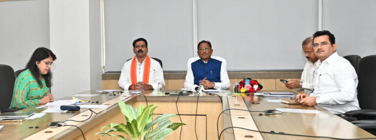 CG NEWS: आत्मसमर्पित नक्सलियों और पीड़ितों को मिला नया आशियाना: मुख्यमंत्री ने जारी की पीएम आवास योजना की पहली किस्त…