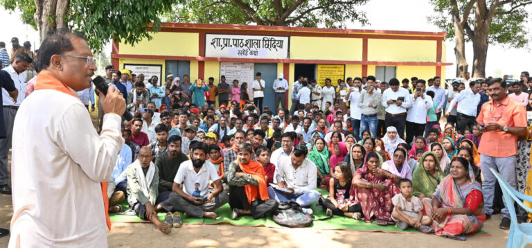 CG – सुशासन तिहार 2025: मुख्यमंत्री विष्णुदेव साय का छिंदिया गांव में आकस्मिक दौरा, चौपाल लगाकर ग्रामीणों से किया आत्मीय संवाद…