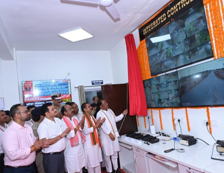 CG News: मुख्यमंत्री साय ने किया सीसीटीवी कैमरा नेटवर्क और उन्नत पुलिस कंट्रोल रूम का लोकार्पण: शहर की सुरक्षा व्यवस्था को मिलेगा डिजिटल सुरक्षा कवच…