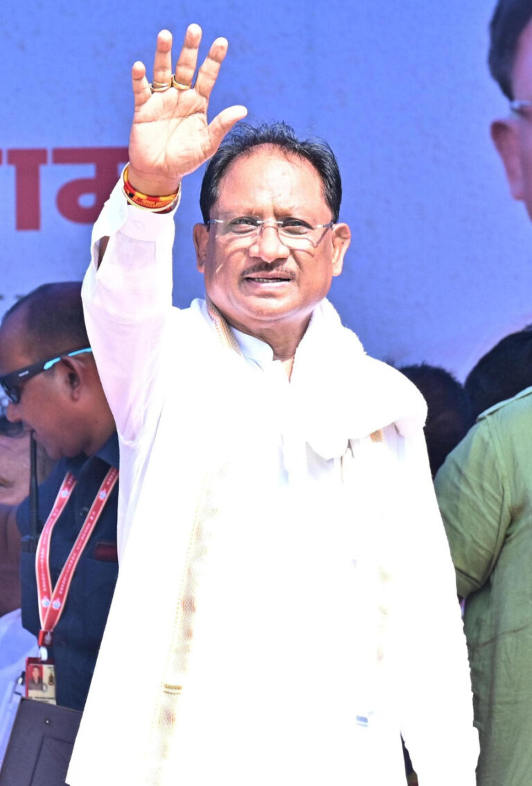 CG NEWS: सुशासन तिहार के अंतर्गत समाधान शिविर में सीएम ने लिया जायजा, बिलासपुर जिले के इस ग्राम पहुंचकर मुख्यमंत्री साय ने किया ग्रामीणों से संवाद….