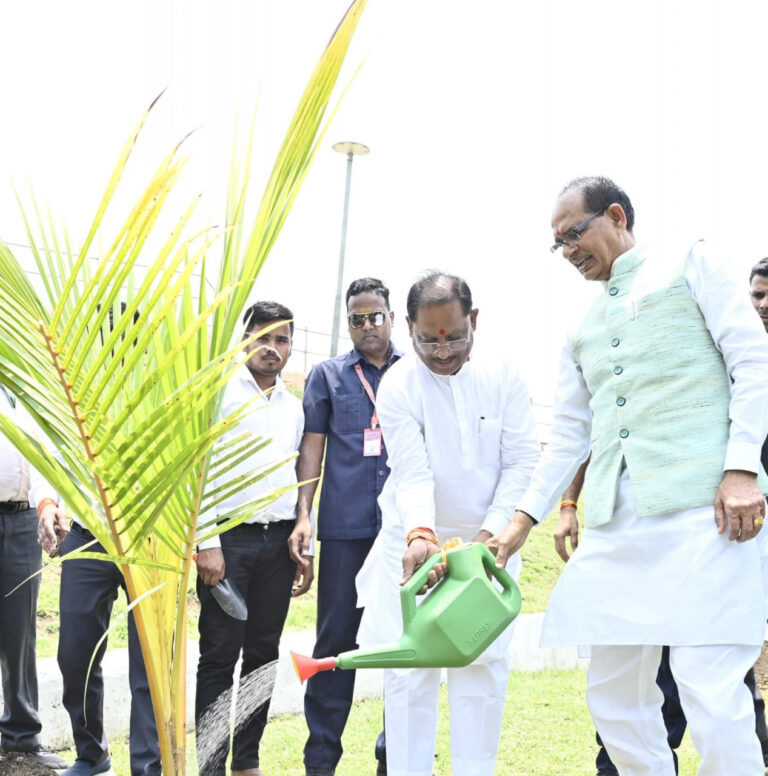 CG News- हरित छत्तीसगढ़ की ओर एक कदम: केंद्रीय मंत्री शिवराज सिंह चौहान ने किया सेंट्रल पार्क में वृक्षारोपण….