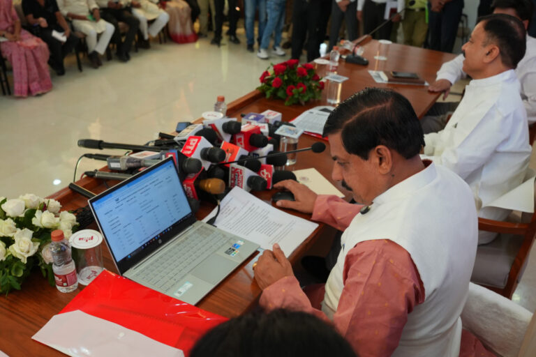 MP News: बेटियाँ बढ़ा रही हैं प्रदेश का गौरव: मुख्यमंत्री डॉ. यादव ने छात्राओं की सफलता को सराहा…