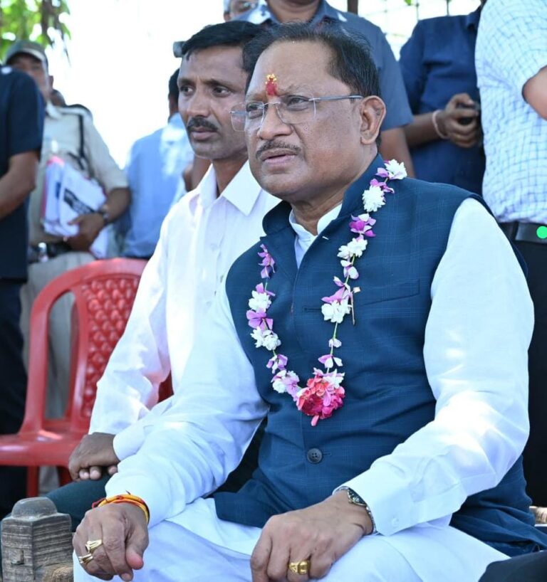 CG NEWS- समाधान के संकल्प के साथ आगे बढ़ रहा है ‘सुशासन तिहार’: मुख्यमंत्री स्वयं कर रहे फील्ड विजिट, योजनाओं की जमीनी हकीकत का ले रहे हैं मूल्यांकन… CG NEWS- समाधान के संकल्प के साथ आगे बढ़ रहा है ‘सुशासन तिहार’: मुख्यमंत्री स्वयं कर रहे फील्ड विजिट, योजनाओं की जमीनी हकीकत का ले रहे हैं मूल्यांकन…