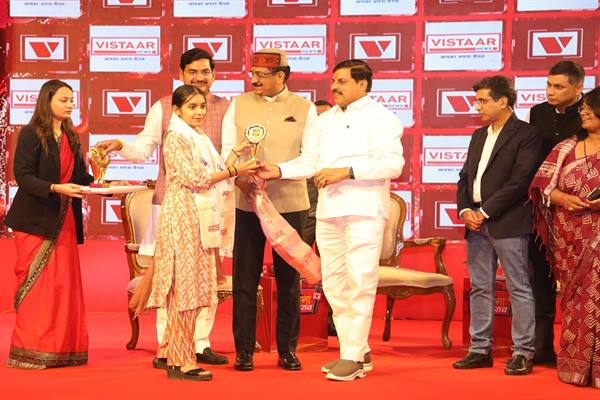 MP News: मुख्यमंत्री डॉ. मोहन यादव ने न्यूज चैनल के स्थापना दिवस कार्यक्रम में हुए शामिल, विभिन्न क्षेत्रों की प्रतिभाओं को किया सम्मानित… MP News: मुख्यमंत्री डॉ. मोहन यादव ने न्यूज चैनल के स्थापना दिवस कार्यक्रम में हुए शामिल, विभिन्न क्षेत्रों की प्रतिभाओं को किया सम्मानित…