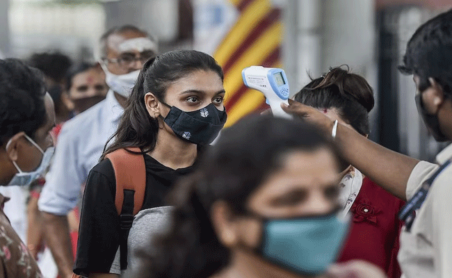 भारत में कोरोना के एक्टिव केस 3300 के पार, 20 लोगों की मौत