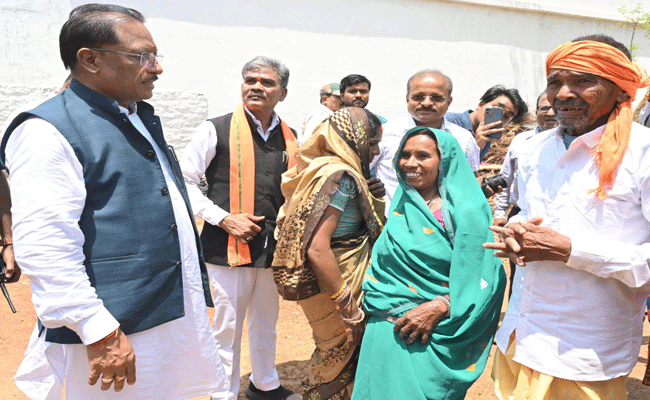 समाधान के संकल्प के साथ आगे बढ़ रहा सुशासन तिहार समाधान के संकल्प के साथ आगे बढ़ रहा सुशासन तिहार