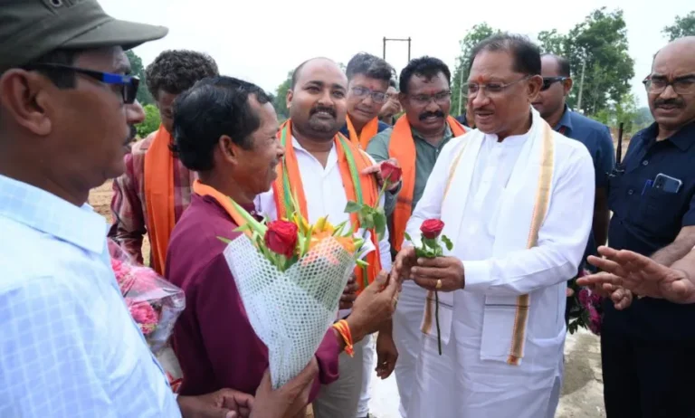 CG News : छत्तीसगढ़ के इस जिले में उतरा सीएम साय का हेलीकॉप्टर, करोड़ों रुपए के विकास कार्यो की दी सौगात, खुशी से खिल उठे ग्रामीणों के चेहरे…..