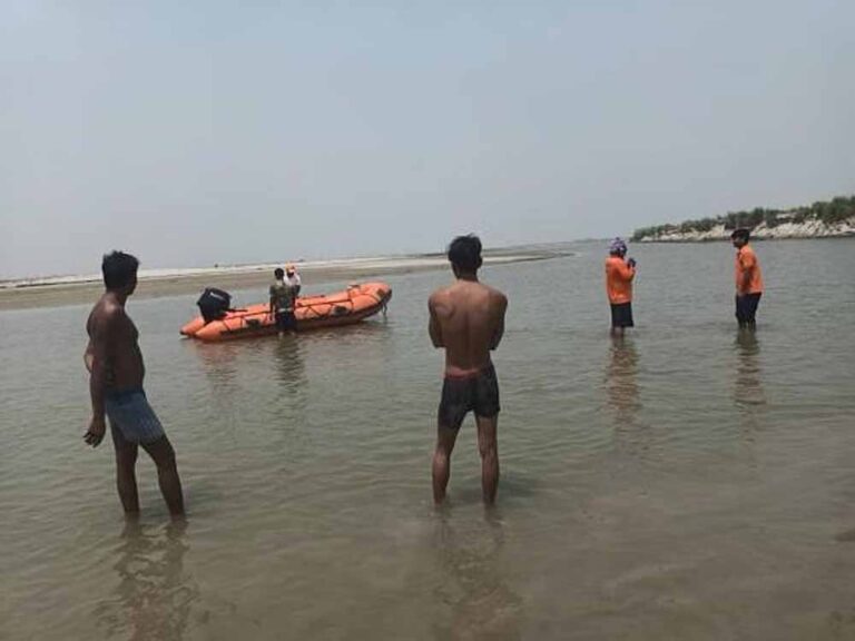 छत्तीसगढ़ में बारिश से नदी-नाले उफान पर,  नदी में बहे चार लोग, 20 घंटे बाद भी नहीं चला पता