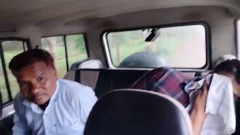 गरियाबंद में दो लिपिक सस्पेंड, विधवा महिलाओं से पेंशन के नाम पर अवैध वसूली