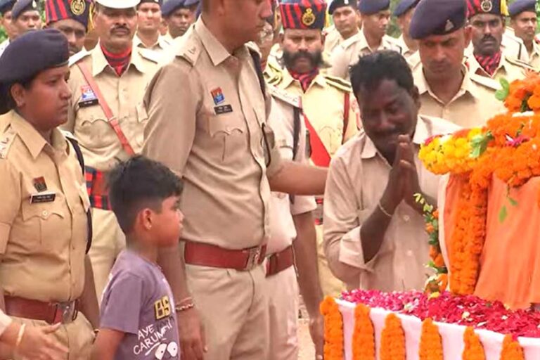 राजकीय सम्मान के साथ शहीद ASP आकाश गिरपुंजे का हुआ अंतिम संस्कार , सीएम विष्णुदेव साय ने दी अंतिम श्रद्धांजलि