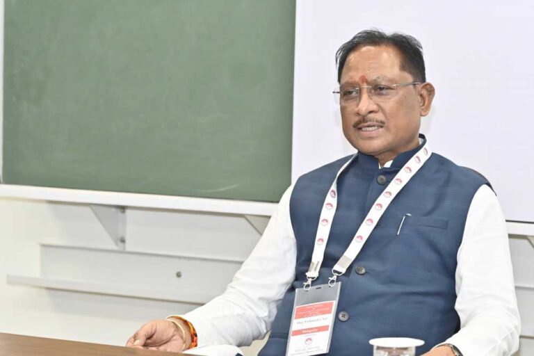 छत्तीसगढ़ में कृषि के साथ साथ उद्योगों के विकास के लिए है अनुकूल वातावरण : कैरियर निर्माण में अपनी क्षमता का बेहतर उपयोग करें युवा – मुख्यमंत्री